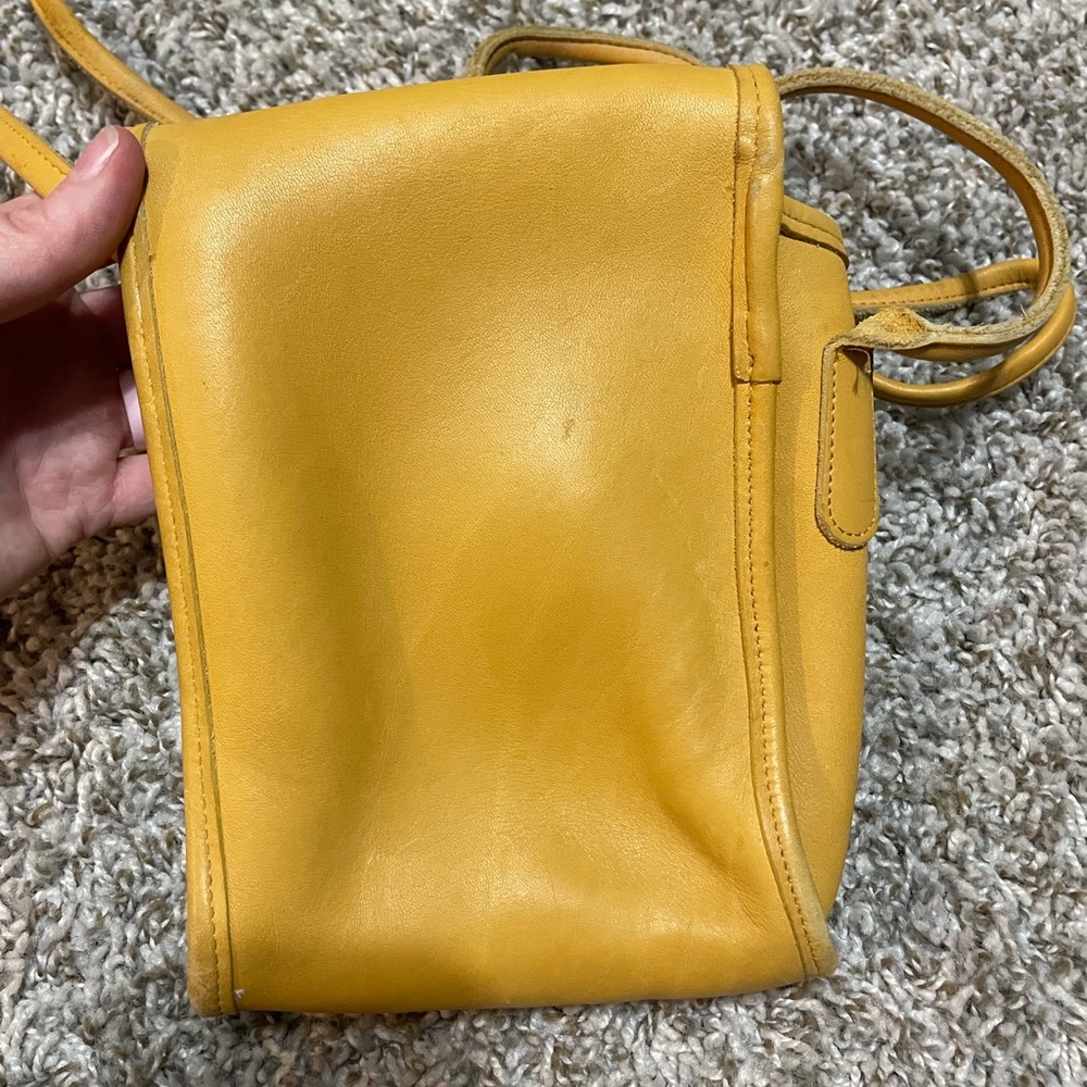 Vintage Coach Yellow Leather Scooter Crossbody Bag 9893 US Early 90s - Picture 7 of 16